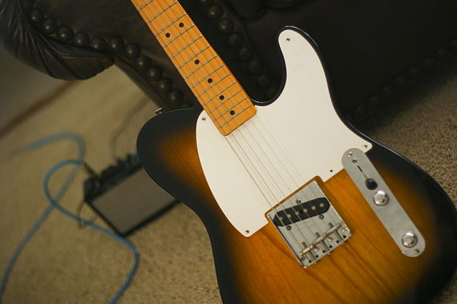 640px-Fender_Esquire