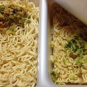 ペヤング新旧食べ比べ