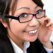 メガネスーパーもメガネの愛眼も赤字。伸びているのは眼鏡市場。