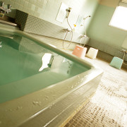 イノベーションの源泉、学生寮の大きな風呂に思う