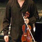 バイオリニスト、ジョシュア・ベルの孤独な演奏 バイオリニスト、ジョシュア・ベルの孤独な演奏